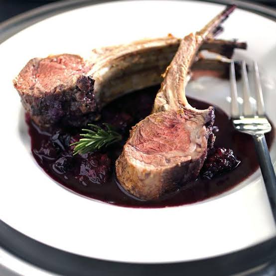 Lamb Rosettes with thyme and blueberries